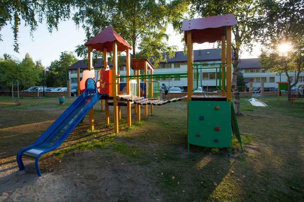 Hotel Niedzwiadek Вдзидзе-Кішевське Екстер'єр фото