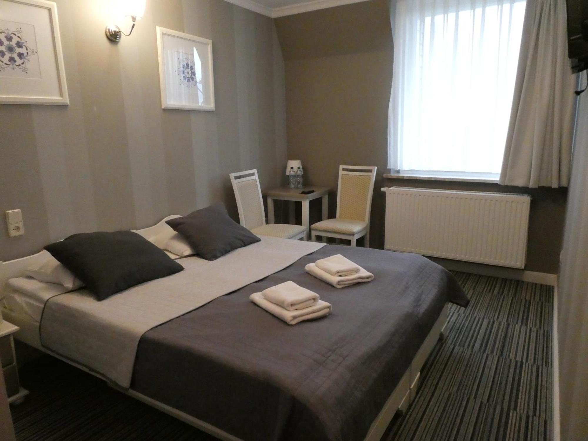 Hotel Niedzwiadek Вдзидзе-Кішевське Екстер'єр фото