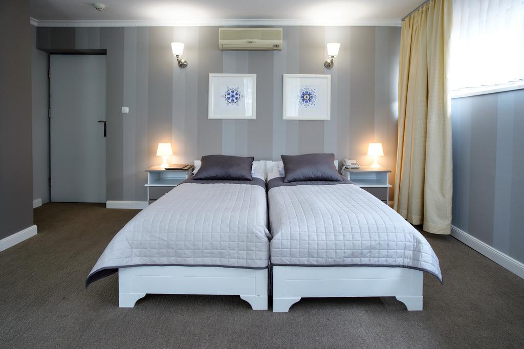 Hotel Niedzwiadek Вдзидзе-Кішевське Екстер'єр фото