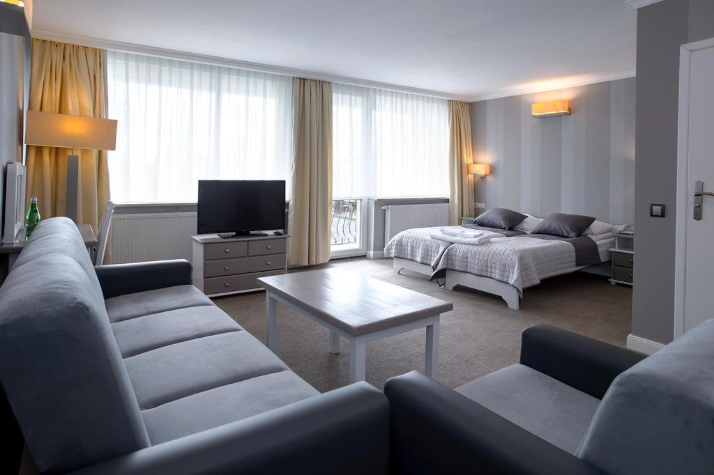 Hotel Niedzwiadek Вдзидзе-Кішевське Екстер'єр фото